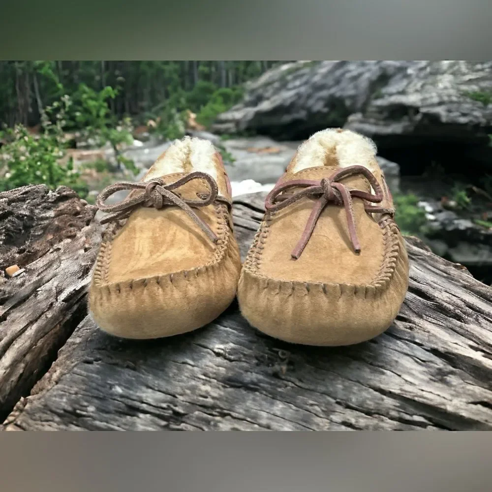 🔥🔥UGG Dakota Moccasin Slipper Water Resistant Slip on Size 6